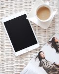 entdecken sie die welt der modemagazine: trends, stil-inspirationen und exklusive einblicke in die neuesten fashion-highlights. bleiben sie modisch informiert und lassen sie sich von den kreativsten designs inspirieren.